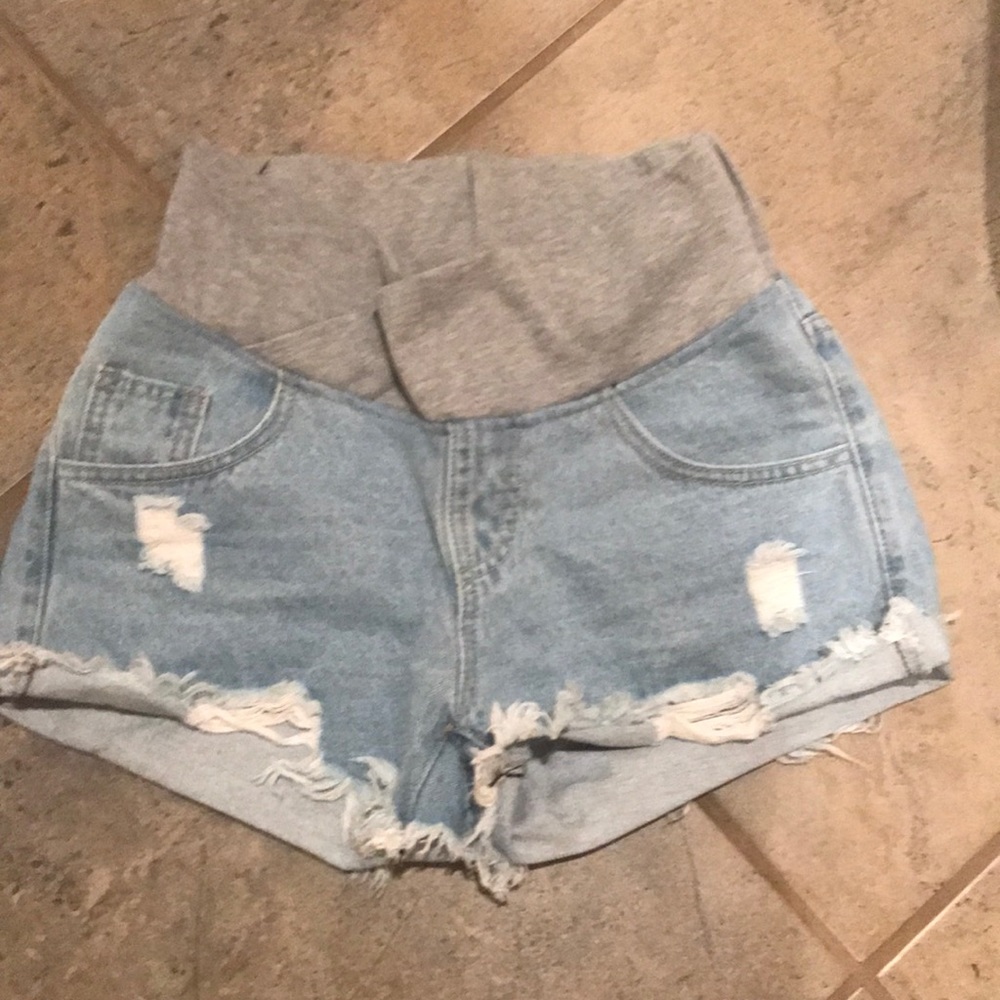 Maternity shorts